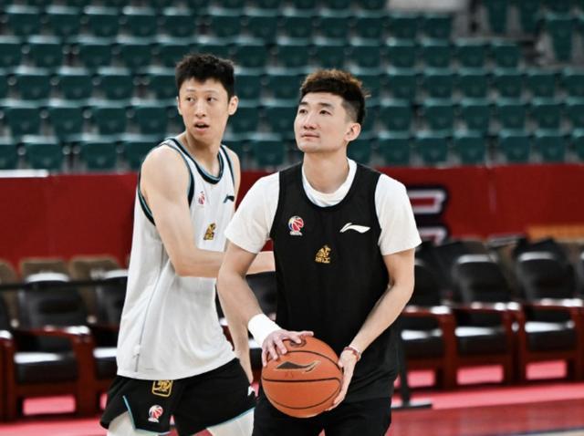 壹号娱乐网页版-背水一战迎来复出？孙铭徽现身浙江广厦G2赛前踩场训练